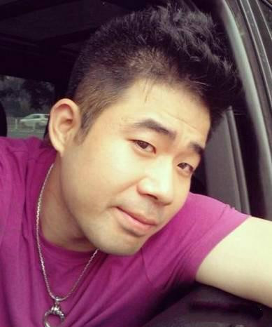 《奋斗》里第一集因为毕业证而跳楼自杀的强子高强就是刘丰源饰演的.