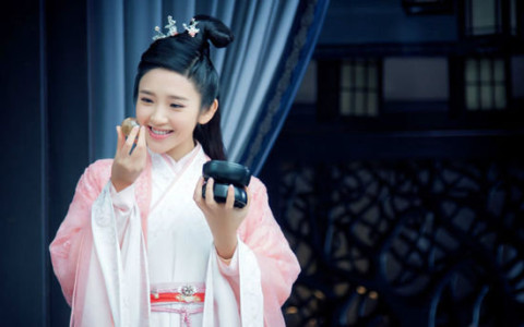 李易峰深夜下厨表白唐艺昕 网友: 师姐你是不是傻