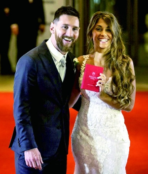 梅西终于娶了安东内拉;有人如愿转会,博格巴,卢卡库终于好友团聚曼联