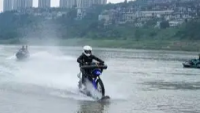 张雪成功刷新“改装摩托车在开阔水域行驶最远距离”吉尼斯世界纪录
