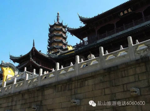 窈窕曲 折的湖道,串以長堤春柳,四橋煙雨,徐園,小金山,吹臺,五亭橋