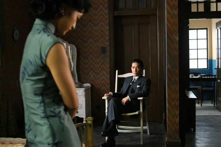 ��Ӱ��ɫ�䡷: Ů��, �����׸ж�