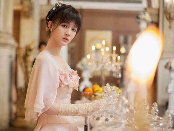 随着电视剧《半妖倾城》播出,剧中除了聂倾城,江雪舞与明夏之间的爱恨