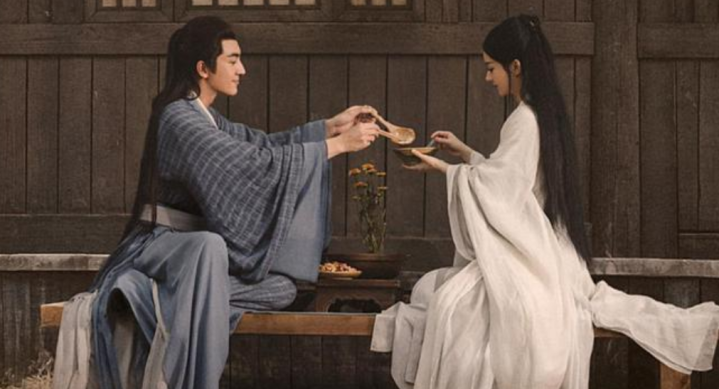 ������С��еľ�ɫŮ���Ϊ����(���������ӱ����)