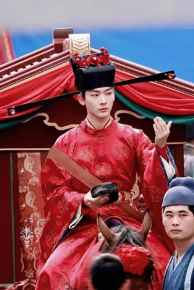 他才是真正的天选古偶人吧?(张晚意壁纸)