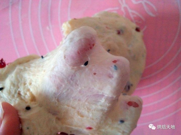 蔓越莓黑芝麻酸奶软欧 | 有颜值的实力派
