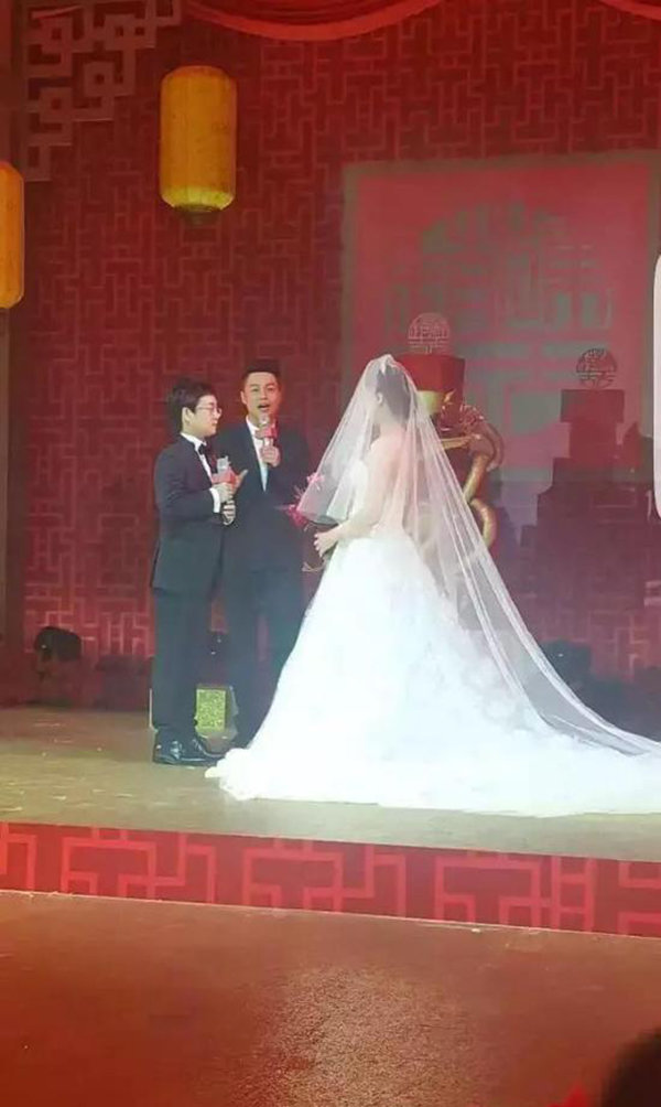 曾苦恼"女朋友比好股票难找"的新郎赵老哥是绍兴人,原名赵强