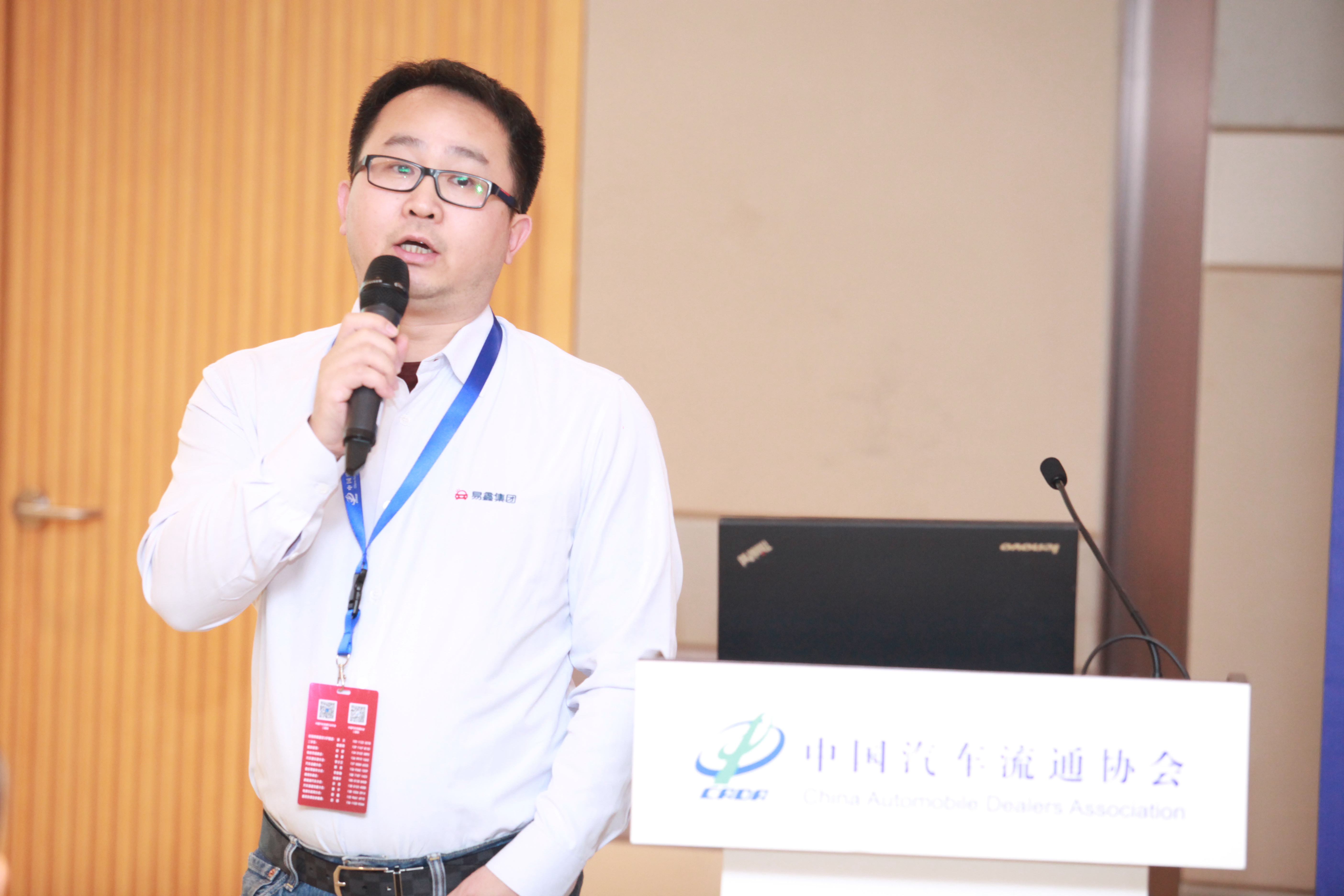 以下为易鑫集团高级副总裁郑伟在2017中国二手车经销商品牌建设论坛上