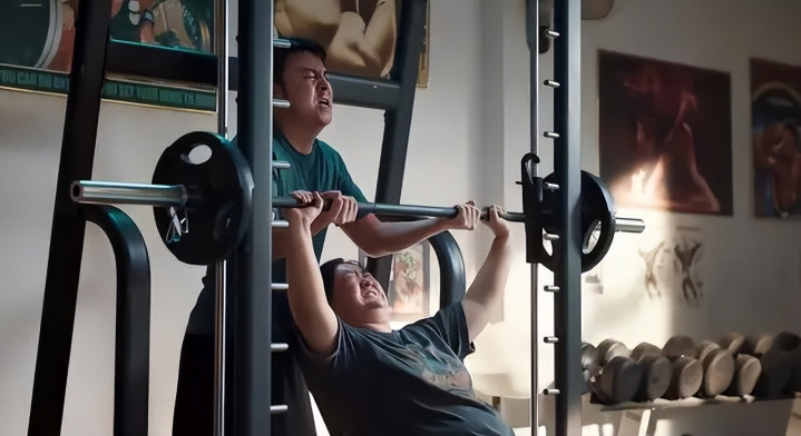 �������ı���ڶ�ʮ������������, ��ö���Ʊ���Ź���ԱƬ��