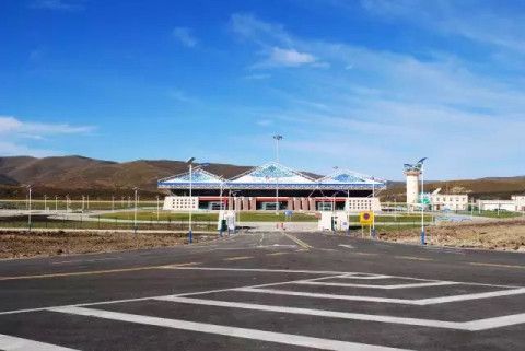 被誉为:中国最好飞的高高原机场,距离四川省阿坝州州府马尔康公路距离