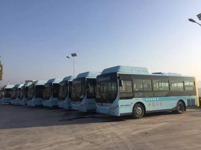 5米公交车投入运营,间隔10到14分发一班车. 15路公交