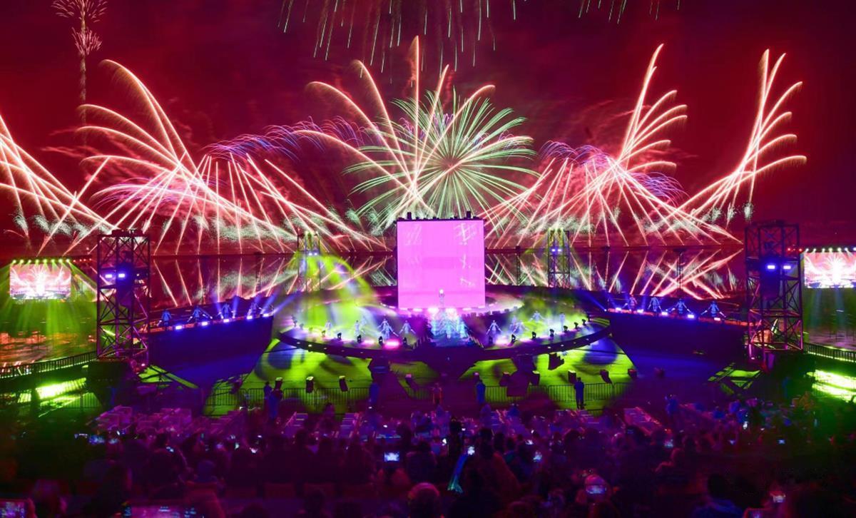 跨年夜湖南浏阳满城烟花秀, 厂商: 既是庆祝也是展示, 订单已经排到