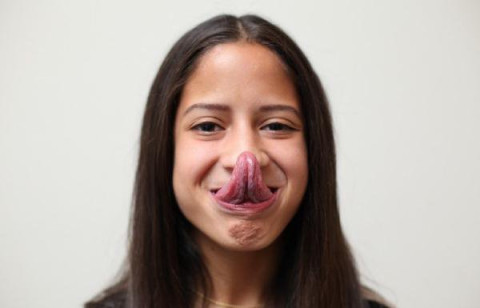 gerkar将会接受官方对舌头长度的检测,尝试打破最长舌头世界纪录的