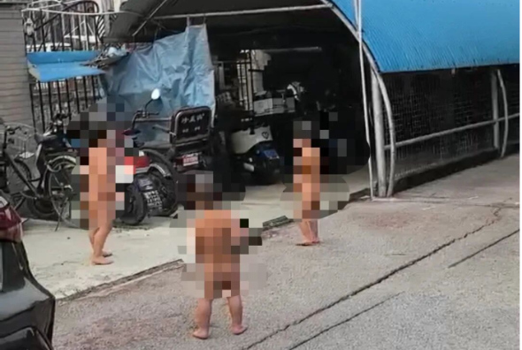 4幼童裸奔5天,妈妈称管不住:民警日跑3次,租户最终搬离