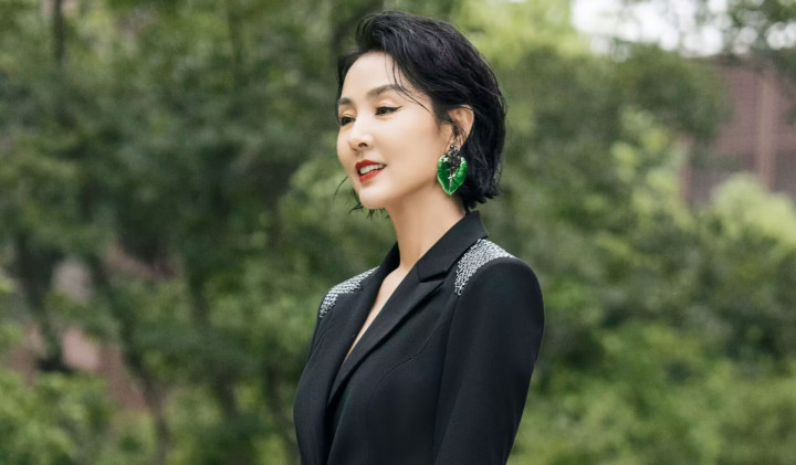 ���������ԡ�4λŮ�����: ��Ƽ�˲�����, ������ϲ�ճ�