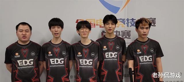 s冠ad并没有想象中强大, EDG小ad赢球FPX冲出重围;林炜翔: 给世界杯预热