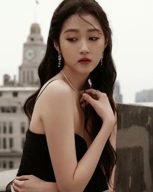 ����ͮ���Ӿ���Դ����, ��ӰȦ�ʹ�����: ����֮·����, �ڴ�ͻ��(����Ů��,�ڵ�����,����ͮ)