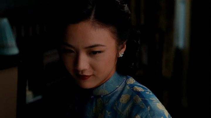 ��Ӱ��ɫ�䡷: Ů��, �����׸ж�