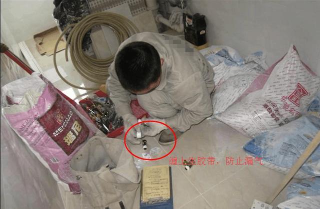业主胆子不小, 装修为了省钱找师傅私改燃气管, 这法子安全吗?