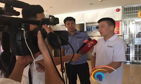 摄像机被摔四分五裂！海南记者采访遭殴打，警方已介入