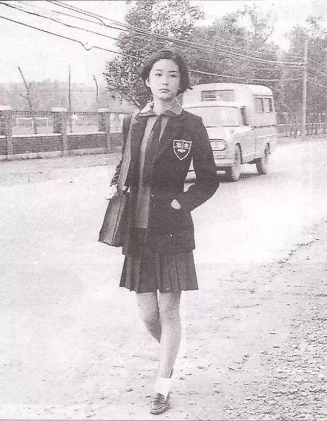 秦汉: 与林青霞虐恋20年, 看了他76岁的处境, 证明周润发没说错!(香港明星,林青霞,秦汉,周润发演的电影)