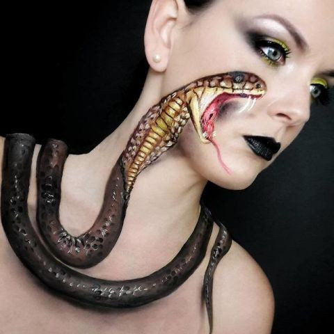 化妆师把自己变成怪物! 真的非常恐怖!