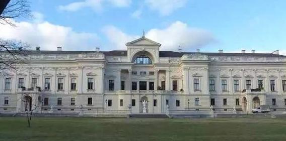 奥地利小镇_奥地利人均收入(2)