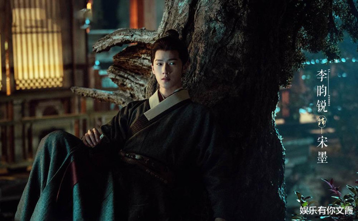 ��һ����װ��������Ϯ, ������������ǿǿЯ��, �������к�Ϸ����