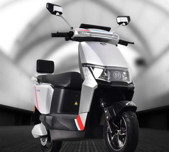 新蕾n50高速电摩评测 0 100公里加速只需要5秒钟 全网搜