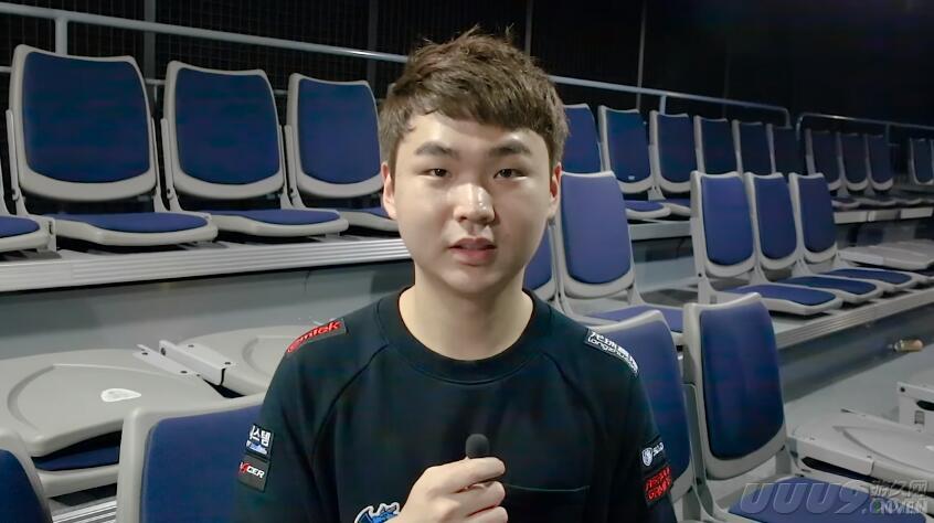夏季赛开始之前更换了上中野三名选手,只保留下路组合pray和gorilla