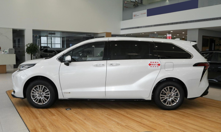 5 3l油耗合资大7座家用mpv 车长超5米1带双电滑门 实拍丰田赛那 汽车 快乐柠檬 L站