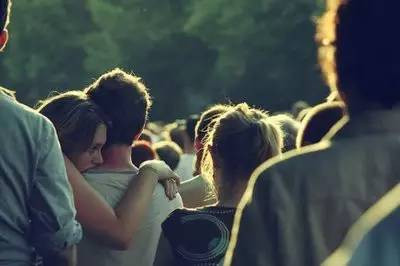 3,趁你不意,拉你入怀中