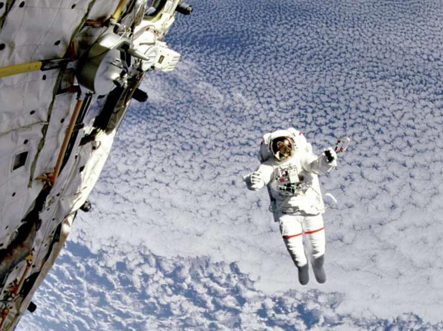 太空人在执行任务时如何处理排泄物, NASA三万美金悬赏寻找解决方案!