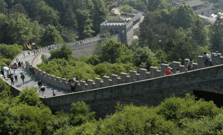 叫板八达岭, 南昌现2公里山寨"长城", 外形几乎能以假乱真