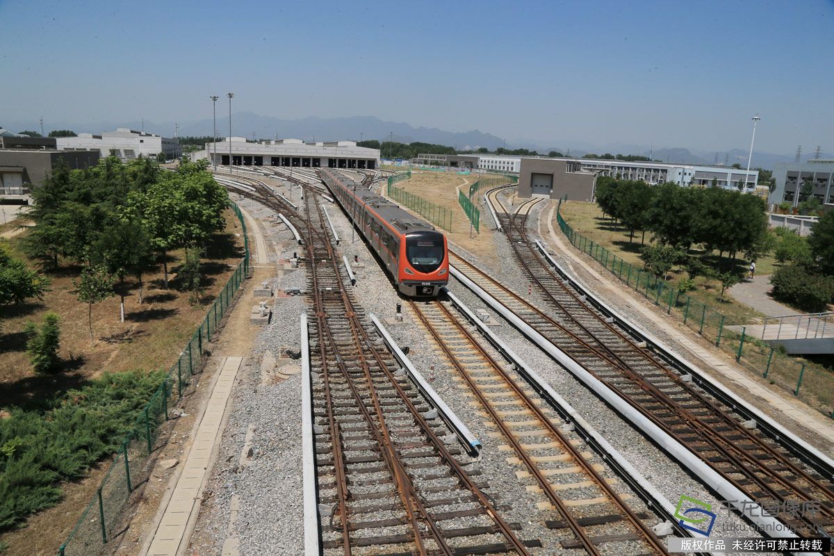 國內首條自主化全自動運行地鐵燕房線 六月全線動車調試