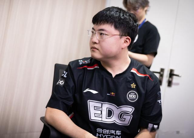 韩网热议EDG不敌TT: 只是换了AD, 为什么EDG变成这样了?