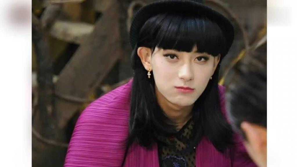 主要看气质 "闪爸"黄子韬男扮女装妩媚动人 151213