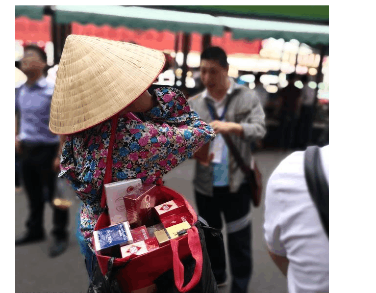 东兴口岸的朝汐越南妹