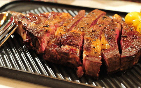 1,压缩店面面积,站着吃的牛排!