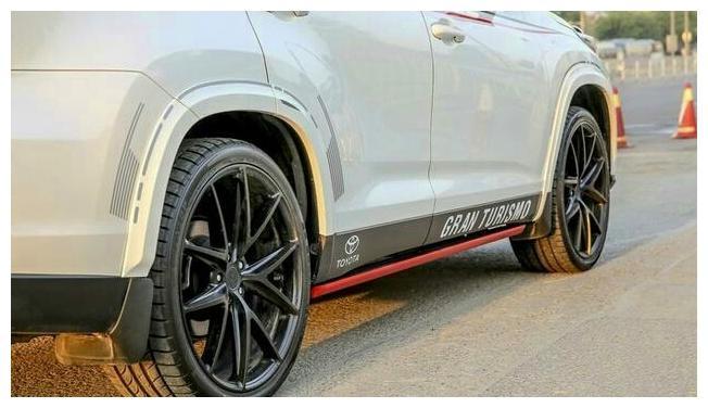 男子觉得爱车汉兰达不够精致炫酷花4万元改装后竟变成这般模样