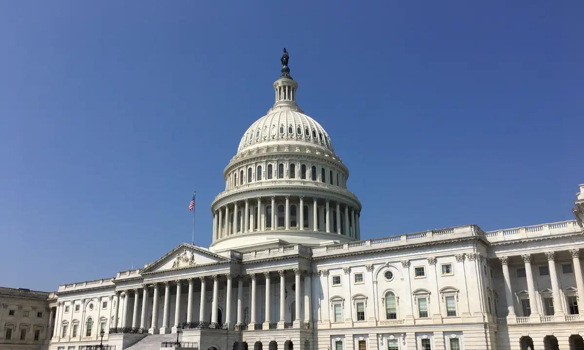 特朗普支持率跌至31%！三重压力击穿支持率，民主党领先12个点