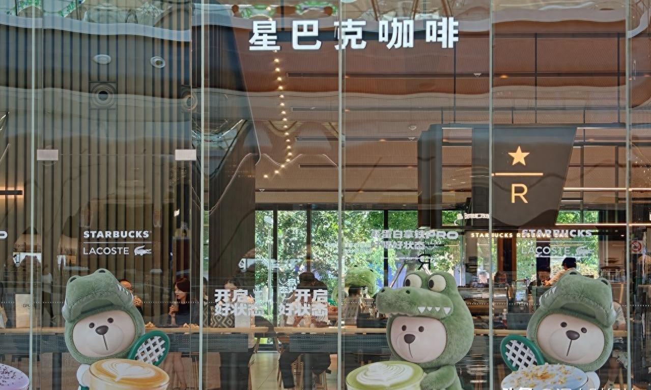 星巴克收回第三空间！7年免费坐结束，博裕入主是降本还是修正？