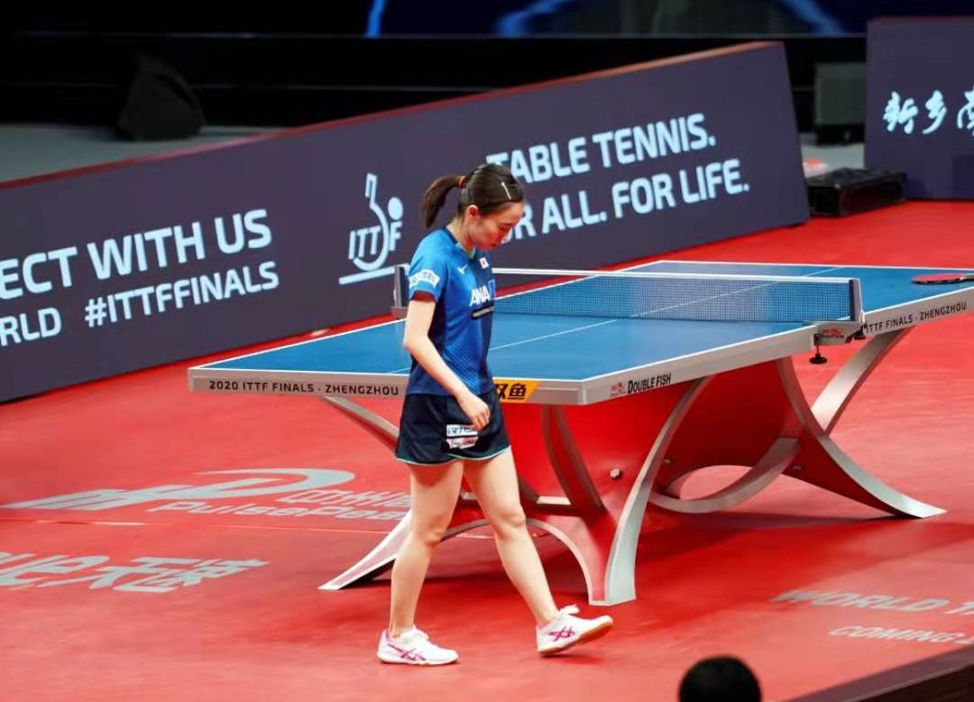 石川佳纯比赛裙装, 身材圆润, 屁股胖嘟嘟, 这角度看起来身高1米3_zzd