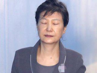 韩国女前总统的悲凉中秋: 狱中无人探望, 看电影度日