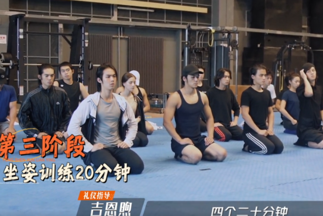 95��Ů��Ա���ؼ��¹�, ����Ա��20��������Ь, ����: ��ż�군��(95��Ů�ǹ�װ)