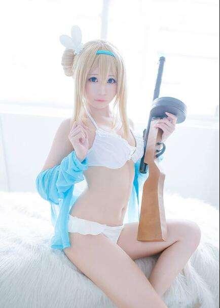 软妹爱玩枪《少女前线》枪娘索米COSPLAY