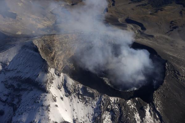 墨国强震致火山爆“红色烟雾”? 地质学家打脸: 轻微喷发