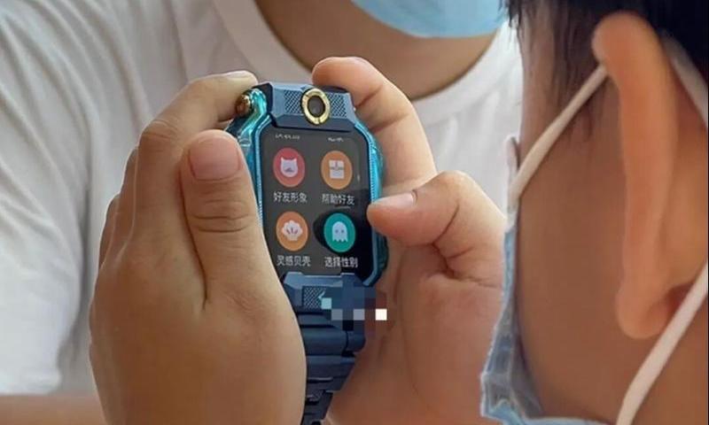 小天才51.7%份额靠社交壁垒：新国标能拆通话墙，却拆不掉碰一碰