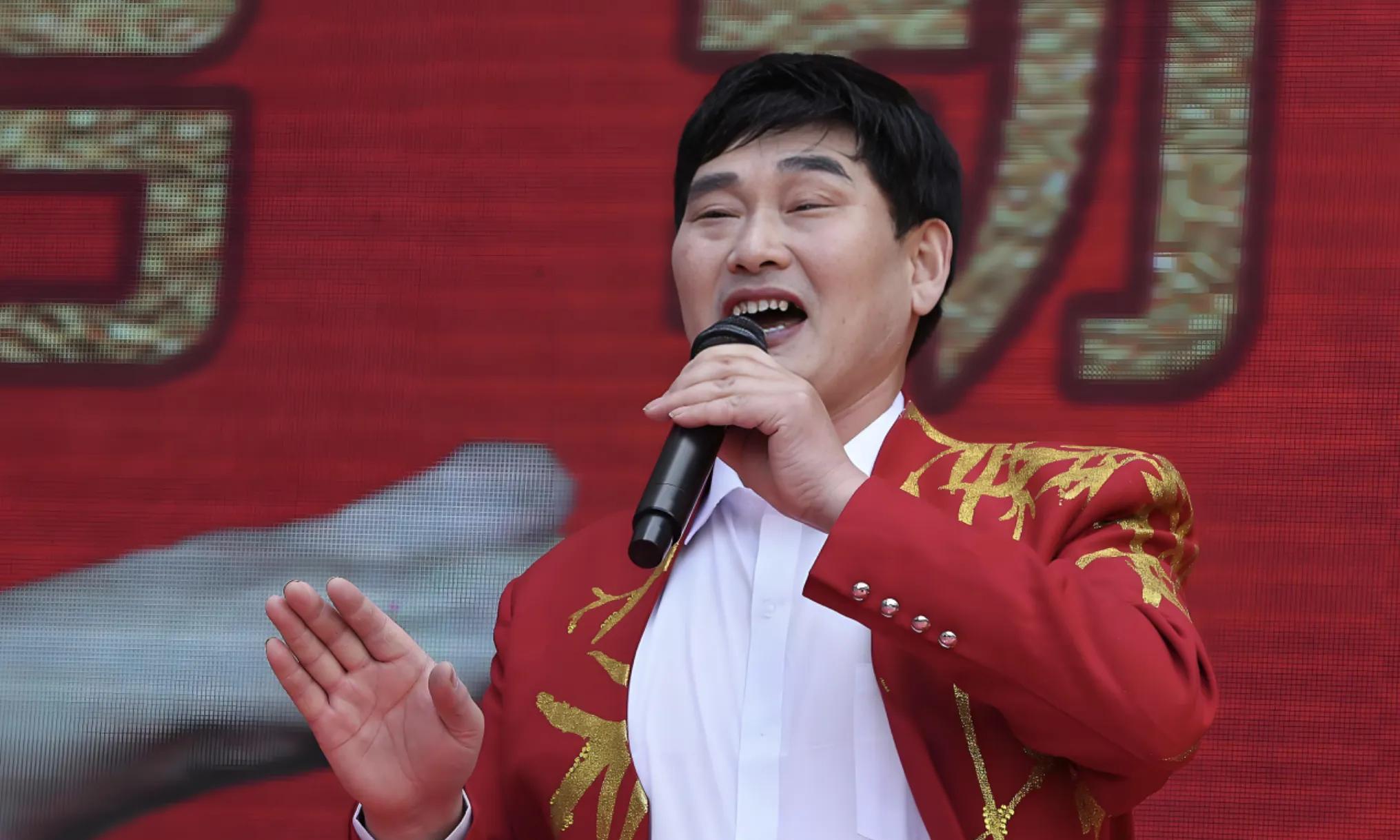 建群盯行程统一话术举报！大衣哥12场商演被搅黄，这次不忍了