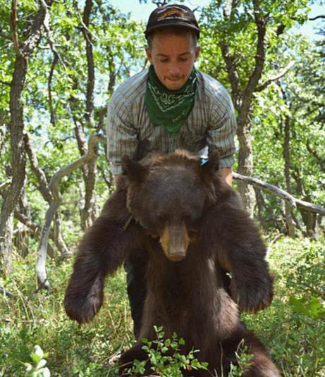 美國一科學家每天跟動物玩 結果成了網紅